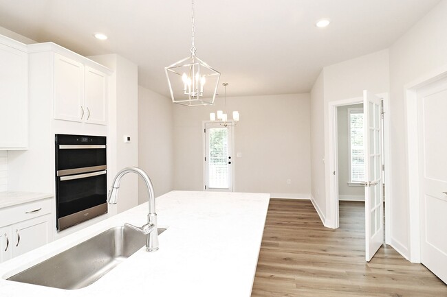 Building Photo - Beautiful Townhouse Just South of Downtown...