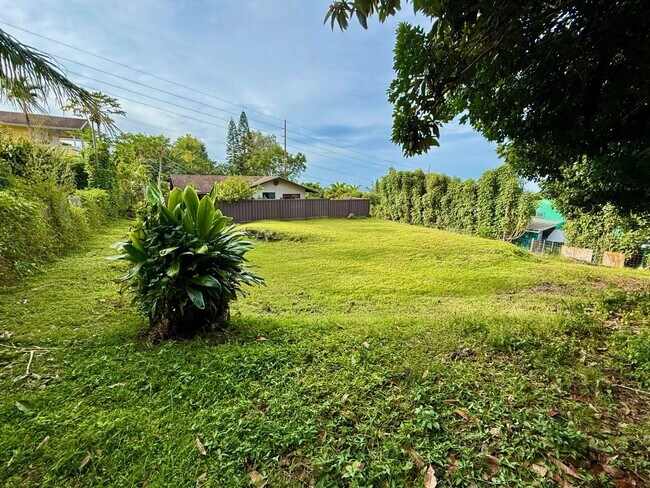 Building Photo - Unfurnished Single level home that's Pet friendly!