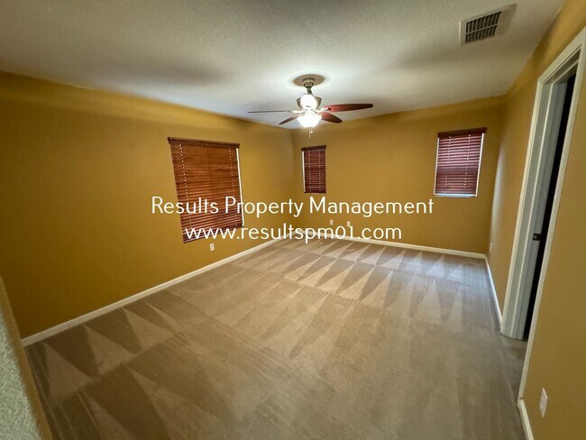 Foto del edificio - Available Now! Cozy Courtyard Home