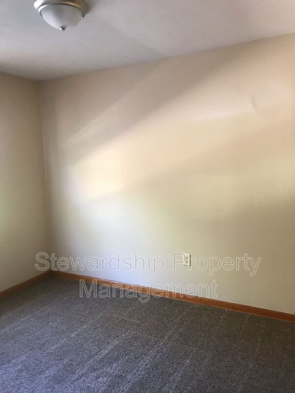 Building Photo - 205 E Maple St