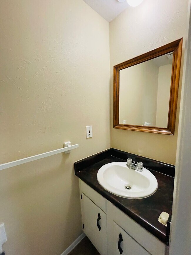 Foto del edificio - 4 Bedroom Town-home Near Downtown Golden A...