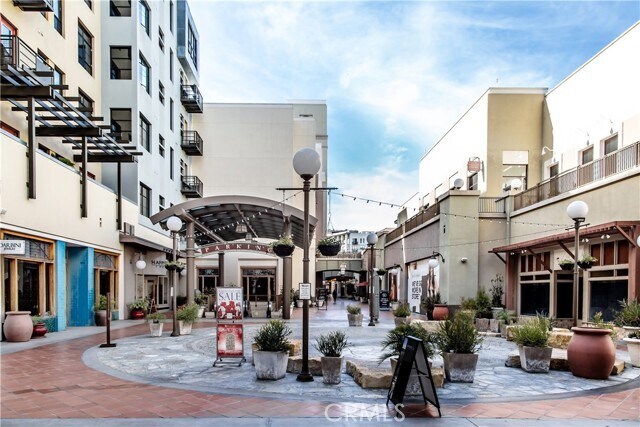 Building Photo - 39 S Los Robles Ave