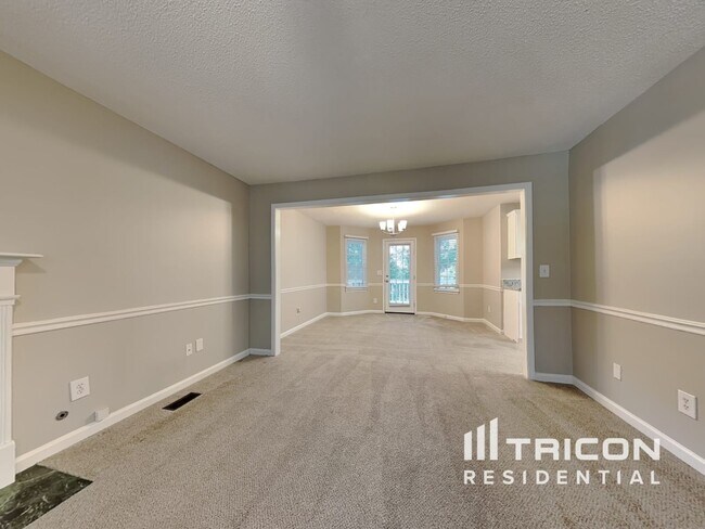 Building Photo - 47 Oak Ln