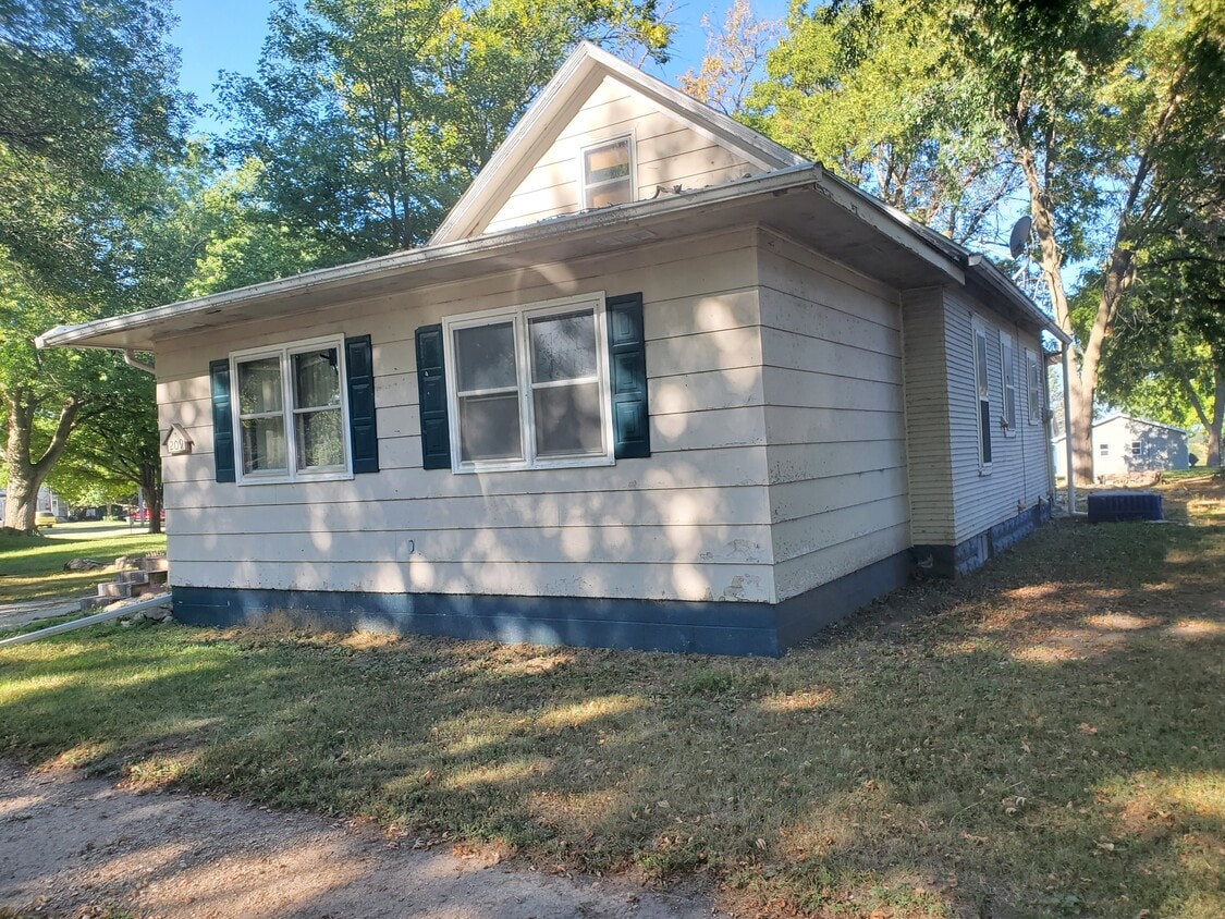 209 NW 1st St, Gilmore City, IA 50541 House for Rent in Gilmore City
