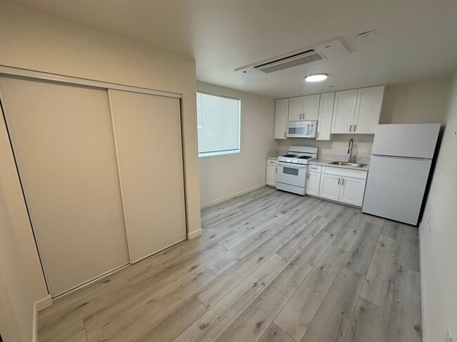 Foto del edificio - 1120 E 25th St