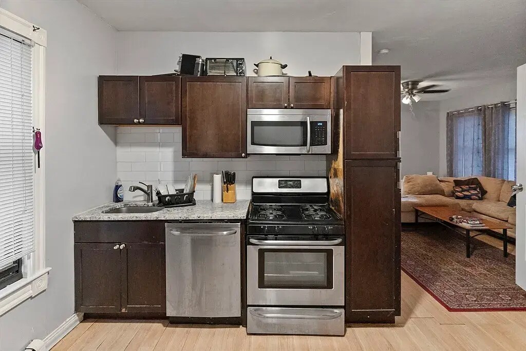 Primary Photo - 225 E Eagle St