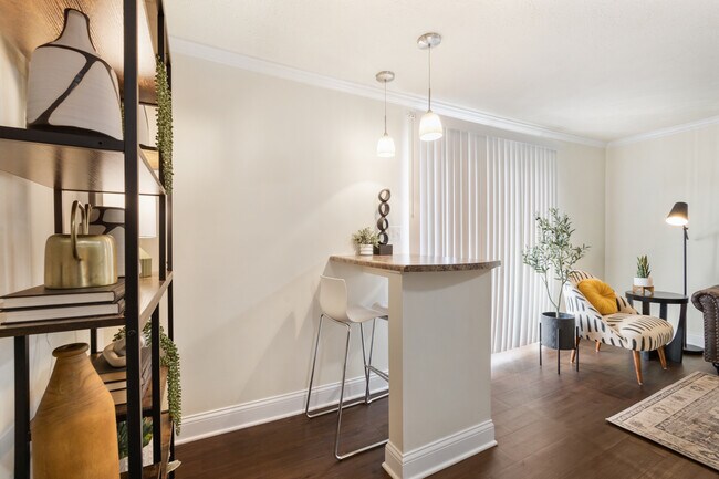 Foto del edificio - Indiana Flats and Townhomes