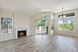 Building Photo - 5 Silver Glade Dr