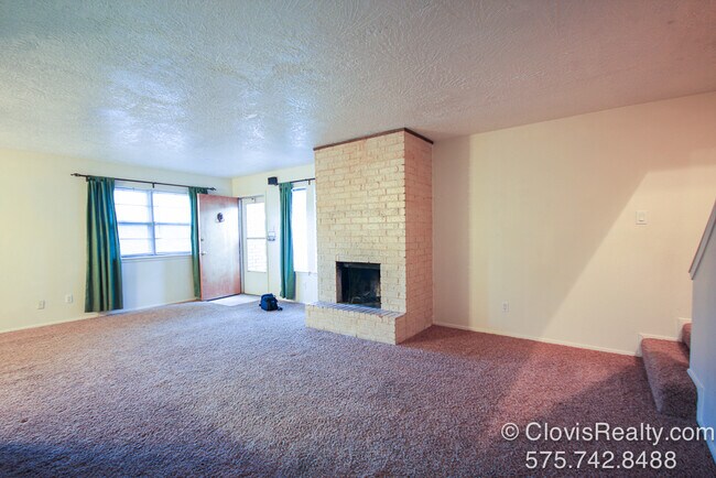 Living Room - 809 Laurelwood Dr