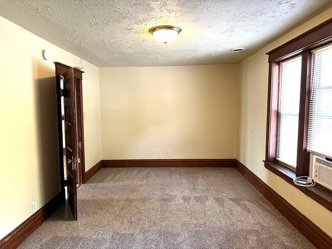 Foto del edificio - 321 N Main St Apt 3