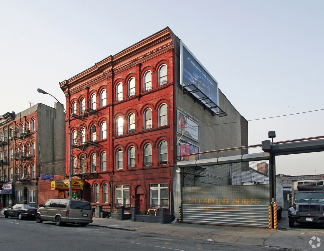 Building Photo - 32 Nostrand Ave
