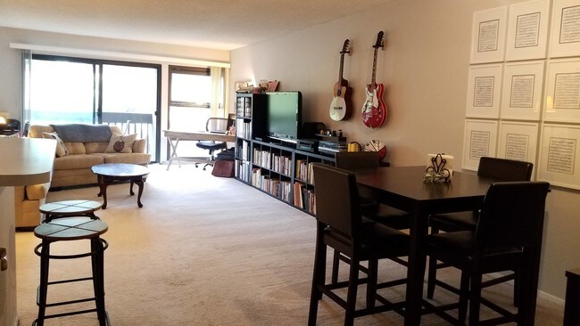 Sala de estar + comedor - 7765 W 91st St