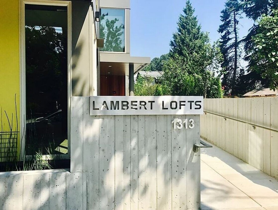Foto principal - Sellwood 3rd Floor-Studio w W/D Ready Late...