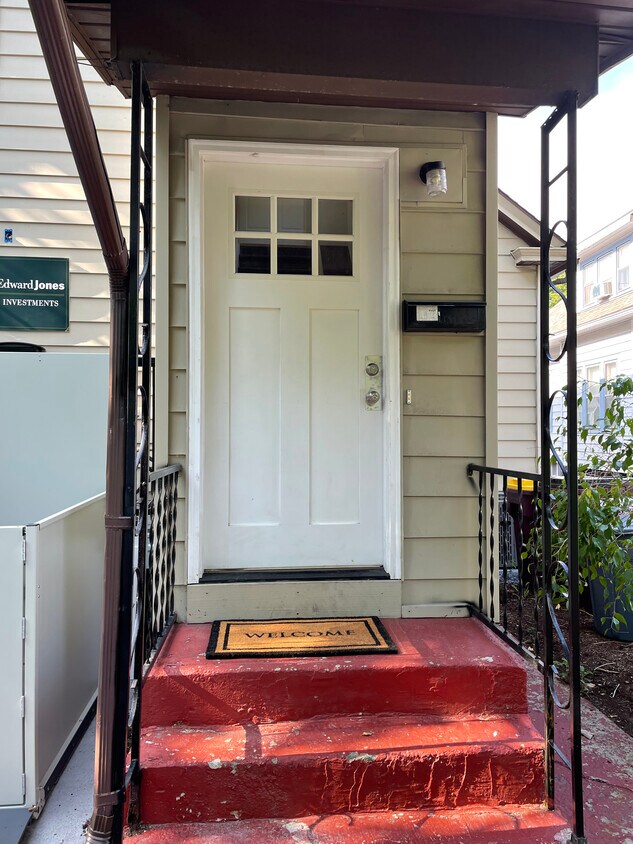 Private Entrance - 1777 Western Ave