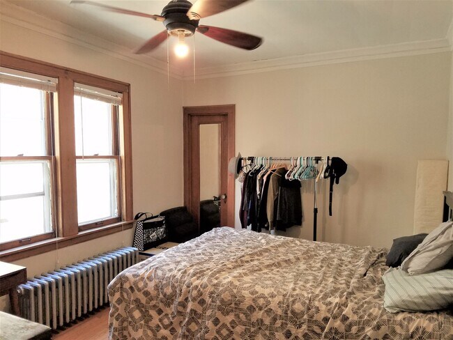 Foto del edificio - 5057 W Newport Ave
