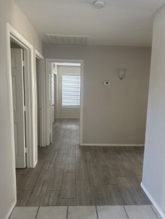 Building Photo - Beautiful 5 bedroom with private pool in M...