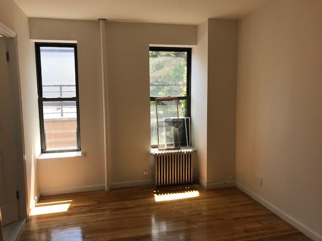 Foto del edificio - 438 W Broadway