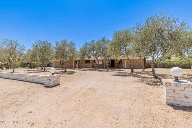 Building Photo - 16248 N 44th St