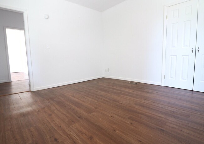 Foto del edificio - 318 Raymond St