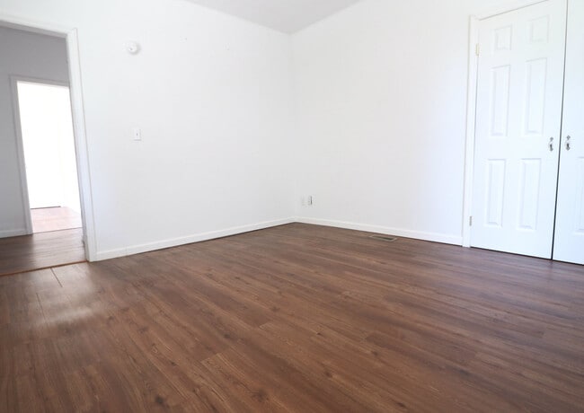 Building Photo - 318 Raymond St