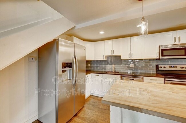 Building Photo - 361 S Estes St