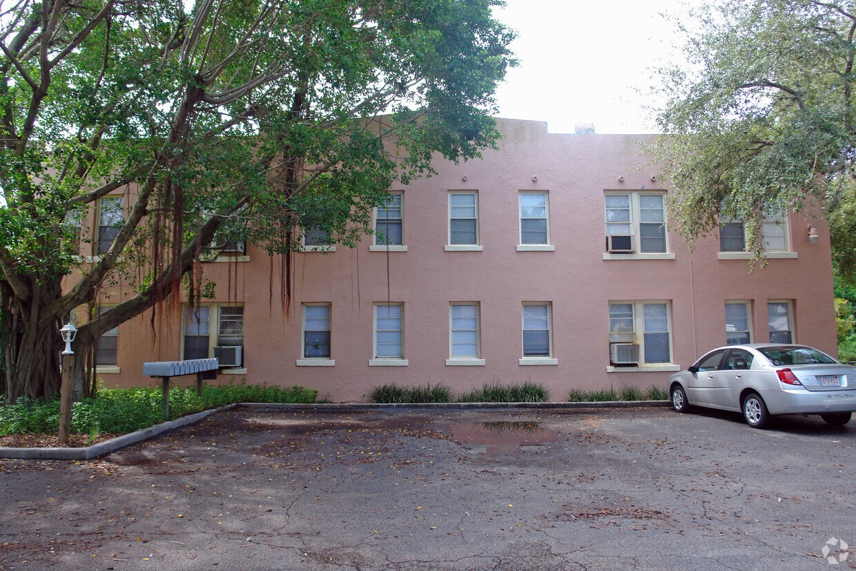 Building Photo - 404 S Osprey Ave