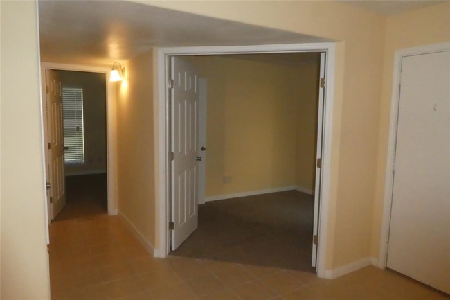 Building Photo - 16111 Aspenglen Dr