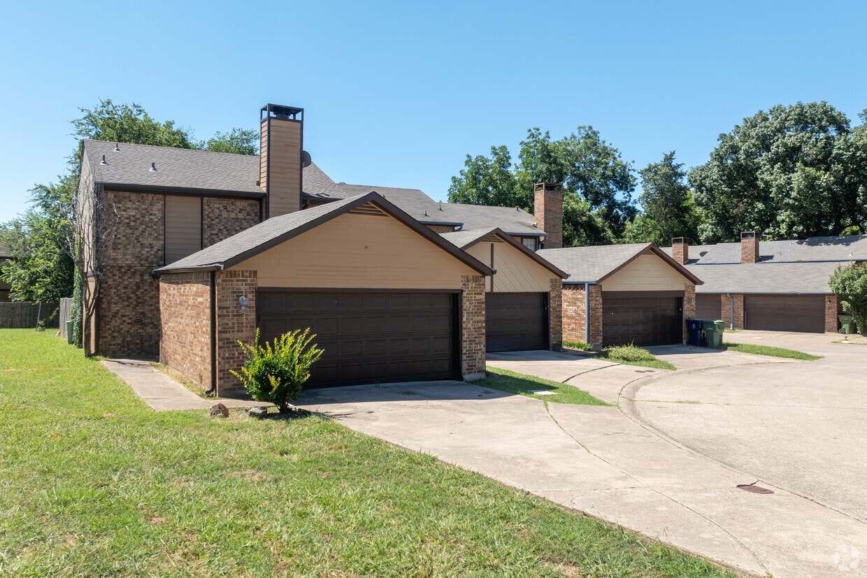 Primary Photo - Bradfield Creek Townhomes