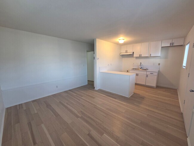 Foto del edificio - Small 1+1 first floor apartment in Port Hueneme - newly remodeled!