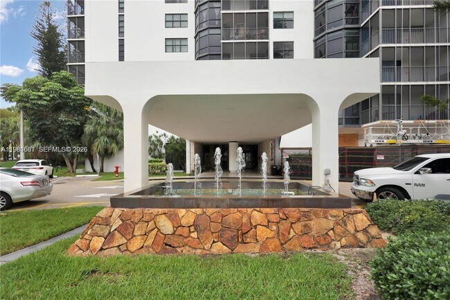 Foto del edificio - 20100 W Country Club Dr