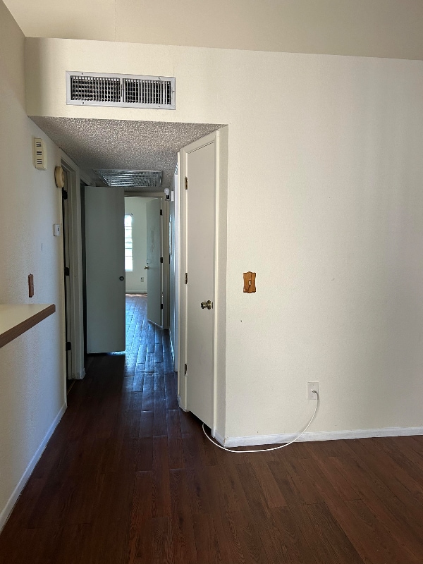 Foto del edificio - 1698 W Park Wood Ln