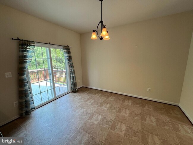 Foto del edificio - 47 Summerfield Ln
