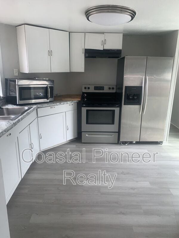 Building Photo - 6531 Bandura Ave