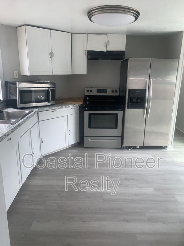 Foto del edificio - 6531 Bandura Ave