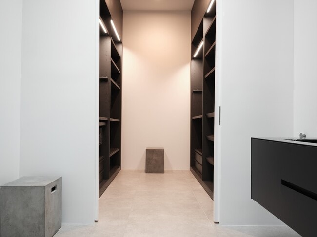 Building Photo - Asteras Kings