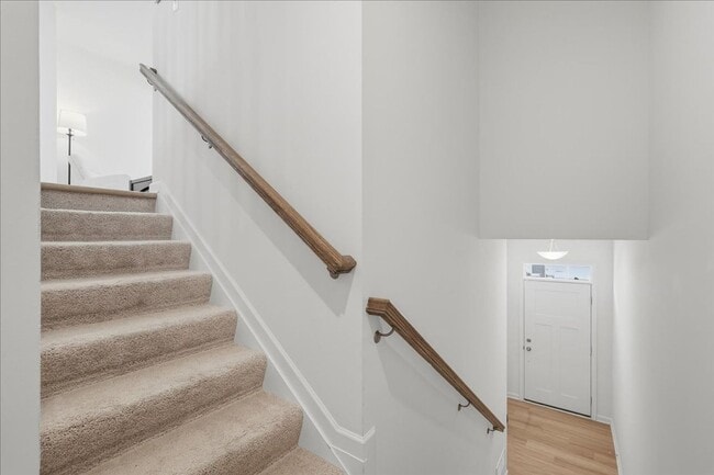 Building Photo - Beautifully UPDATE Townhome FOR LEASE