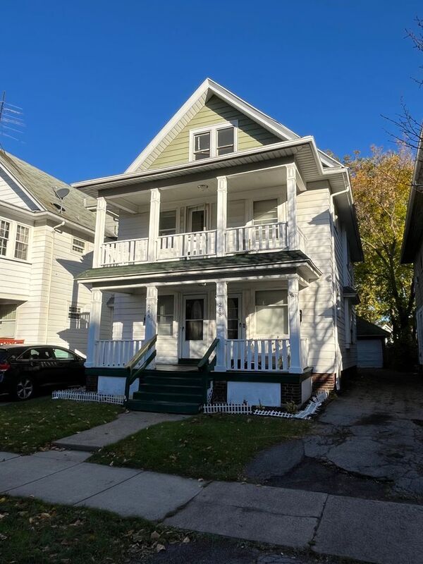 Primary Photo - 246-248 Weyl St