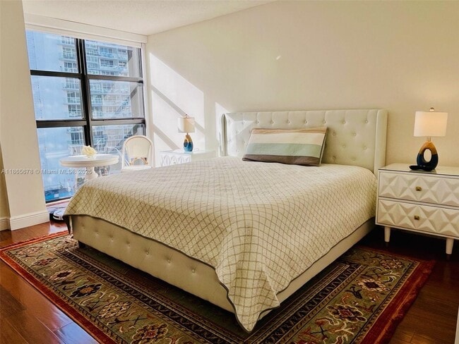 Foto del edificio - 5757 Collins Ave