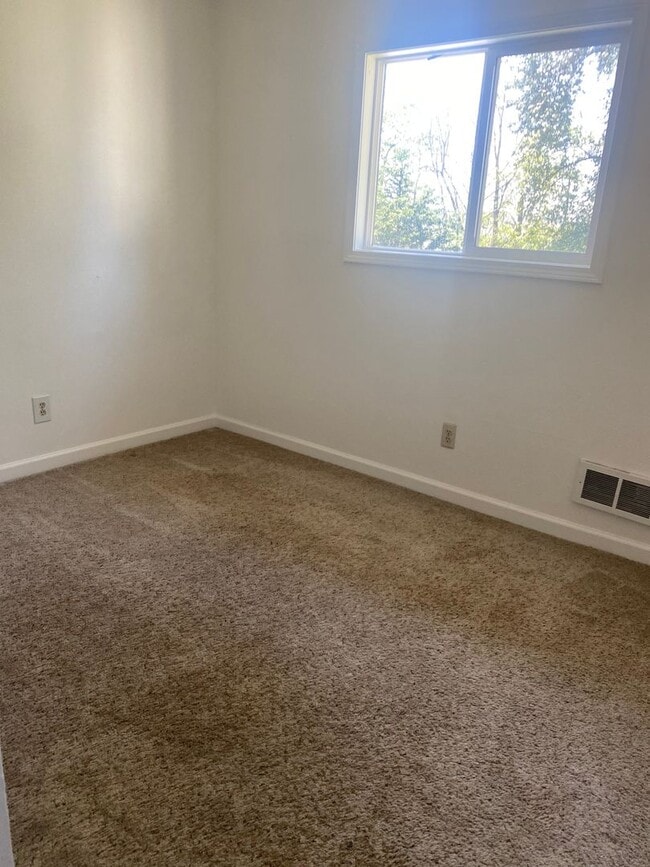 Building Photo - 6404 W Beech St