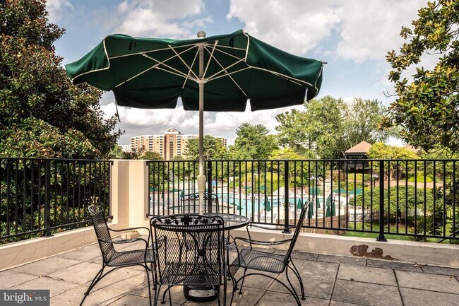 Foto del edificio - 203 Yoakum Pkwy