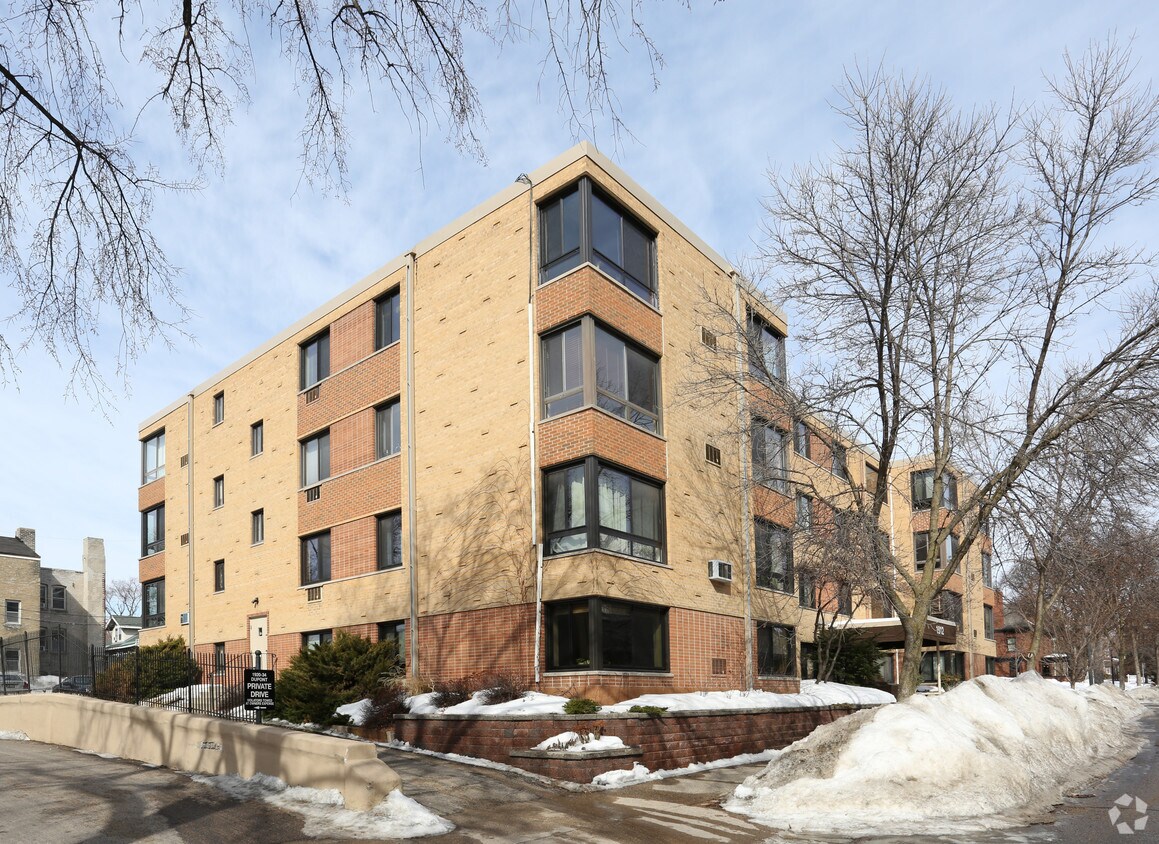 Dupont Plaza of Lowry Hill Apartments in Minneapolis, MN