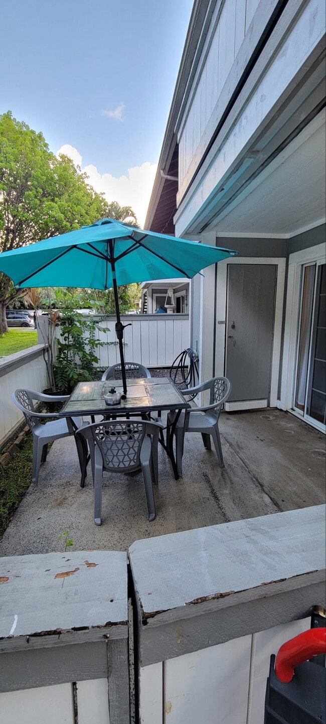 Building Photo - 383 Mananai Pl