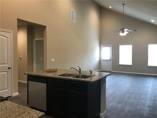 Foto del edificio - 10701 Seguin St