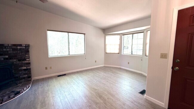 Foto del edificio - 12961 Burnt Cedar Ln