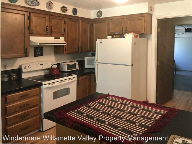 Building Photo - 3 br, 1.5 bath House - 3931 NW Walnut Place