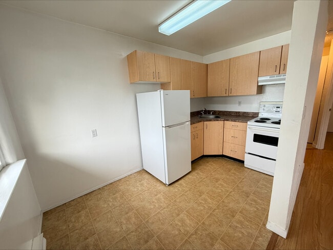 Building Photo - 646 Admirals Rd