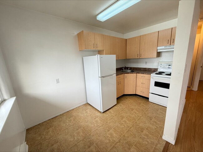 Photo du bâtiment - 646 Admirals Rd