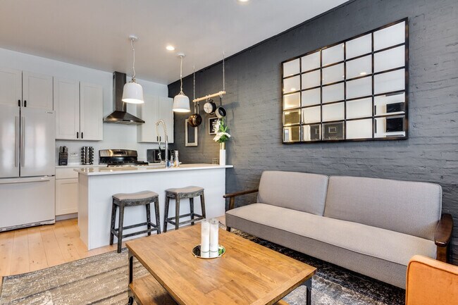 Foto del edificio - 1519 W Superior St