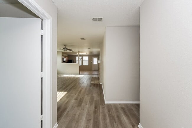 Building Photo - 3969 Irish Setter Dr