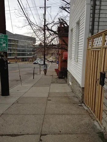 A menos de una cuadra de la UC - 22 W University Ave